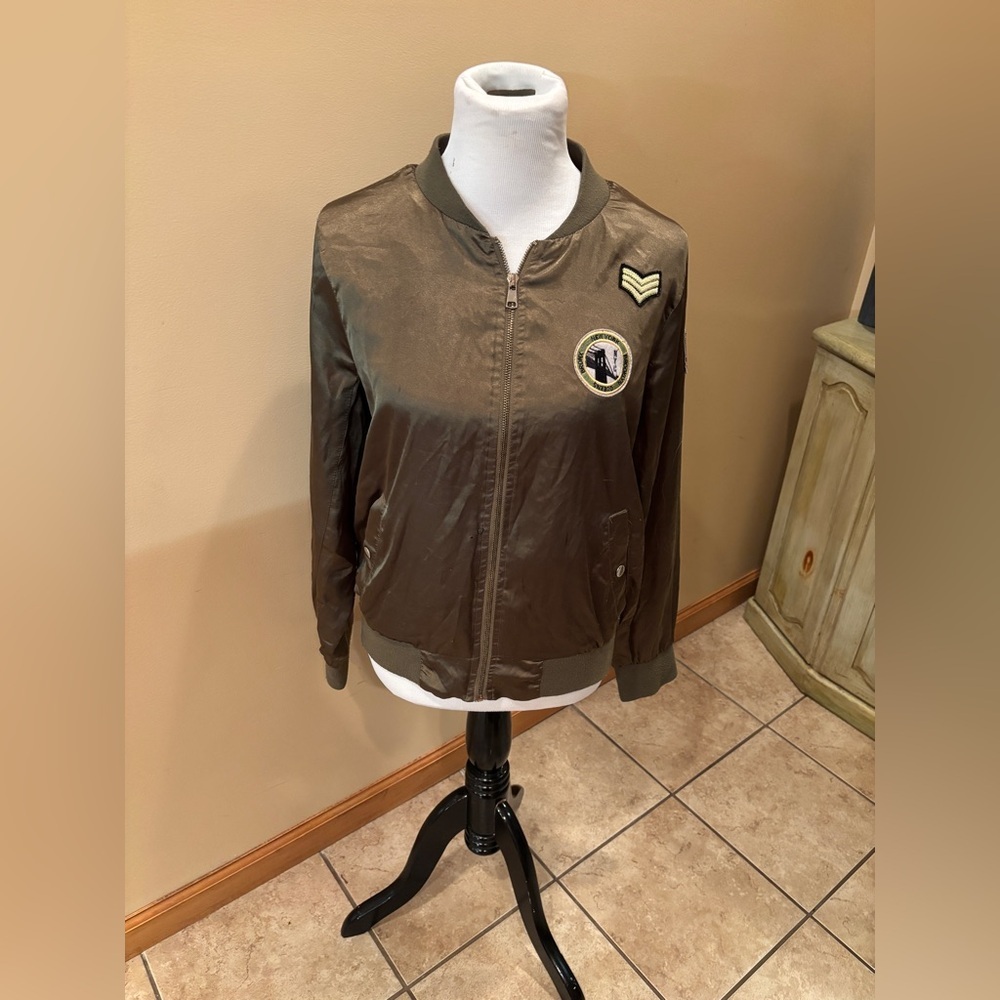 NYC Bomber Jacket with New York Bronx Queens Brooklyn Parch USA Flag on Sleeve